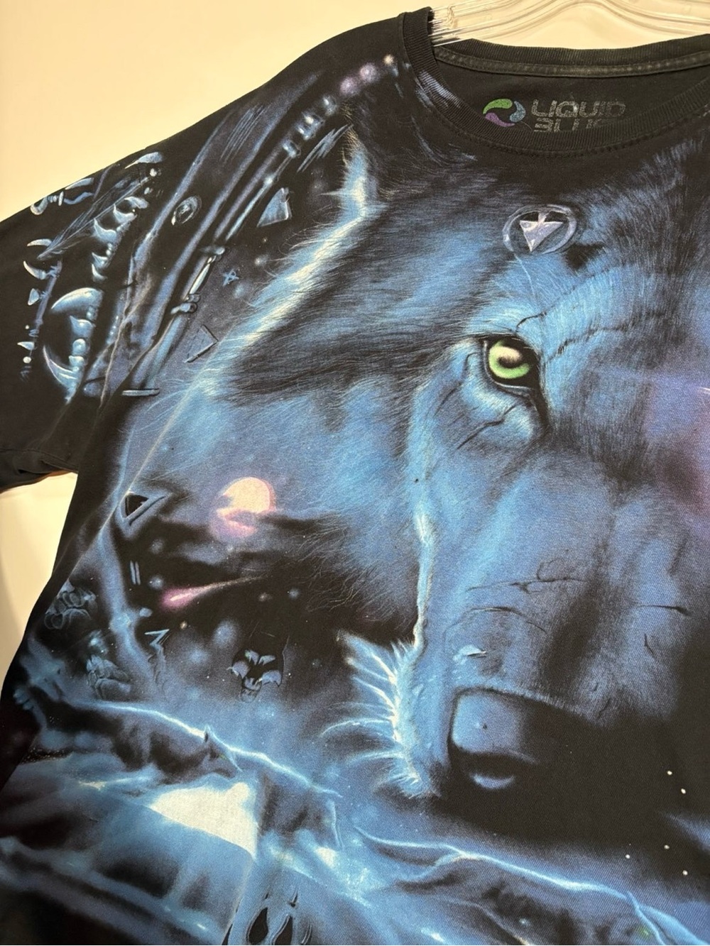 Vintage 2001 Liquid Blue Black & Blue Wolf Graphic Tee - Picture 3 of 8